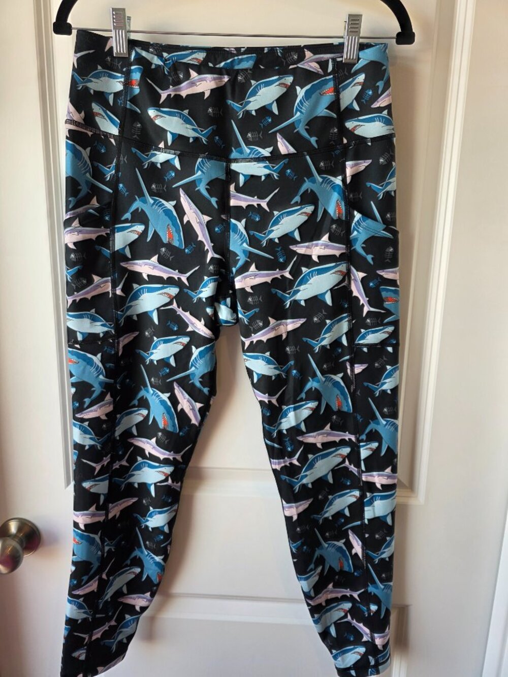 MeUndies Shark Print Side Pocket Leggings - XL - Picture 2 of 4